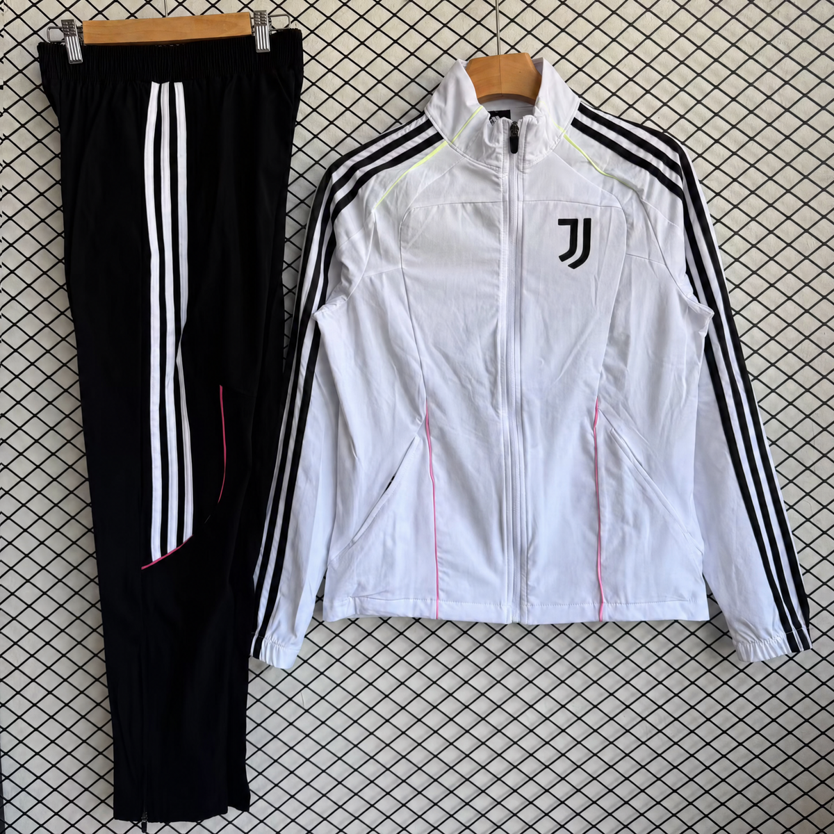 SURVÊTEMENT JUVENTUS 25/26 BLANC ET NOIR