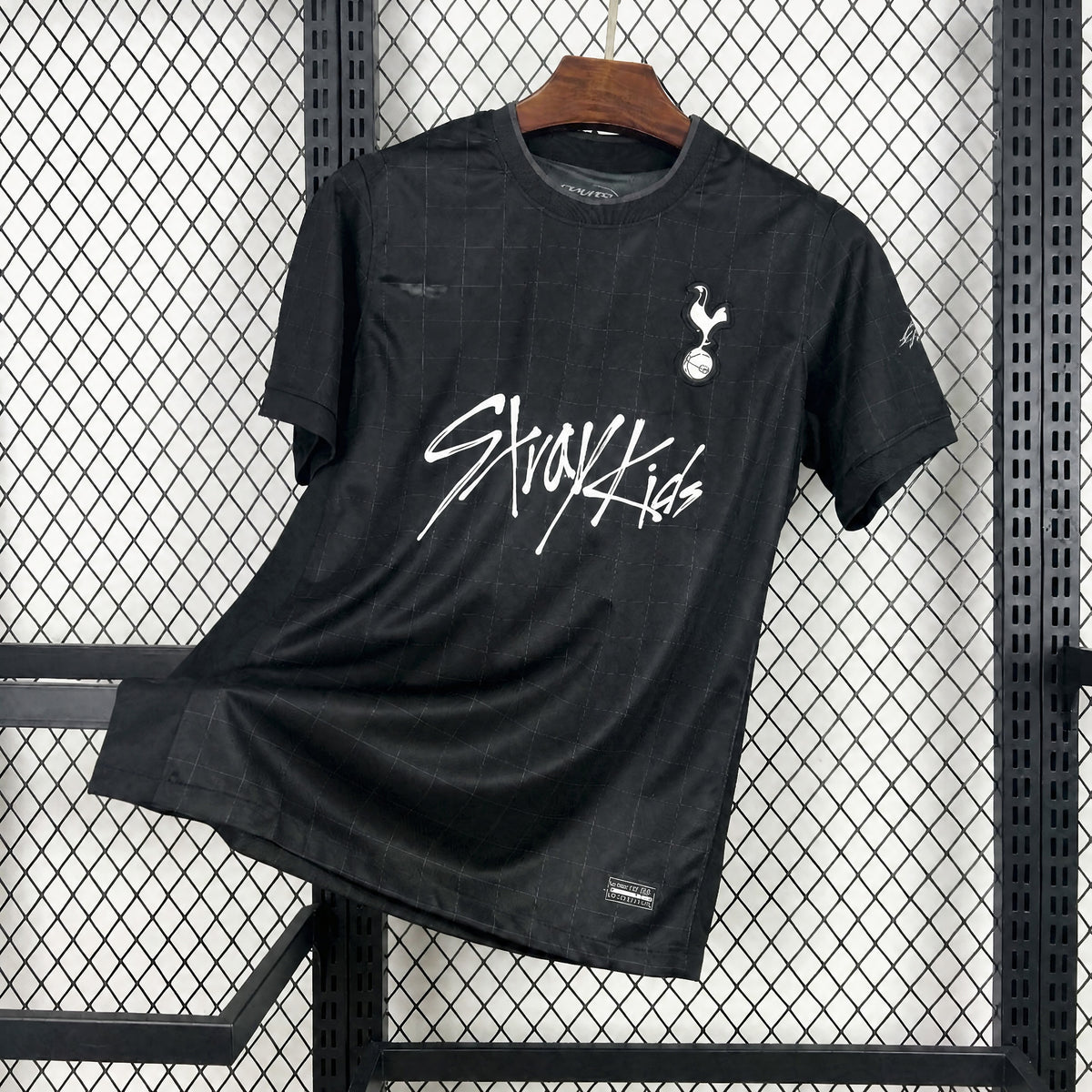 MAILLOT TOTTENHAM X STRAY KIDS ÉDITION SPÉCIALE 25/26 EXTÉRIEUR