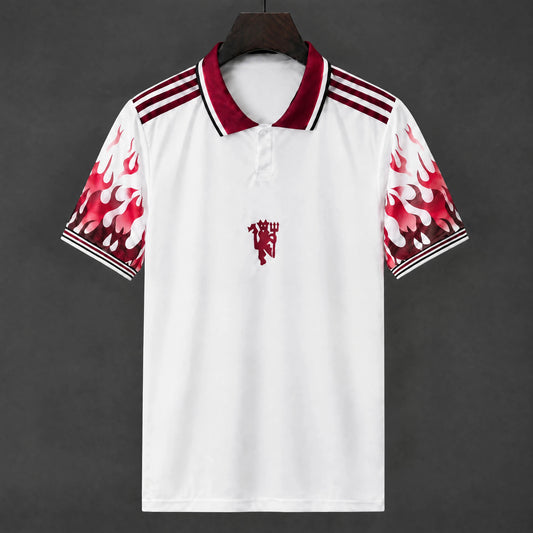 MAILLOT MANCHESTER UNITED ÉDITION SPÉCIALE 26/27 ENTRAINEMENT FLAMME BLANC