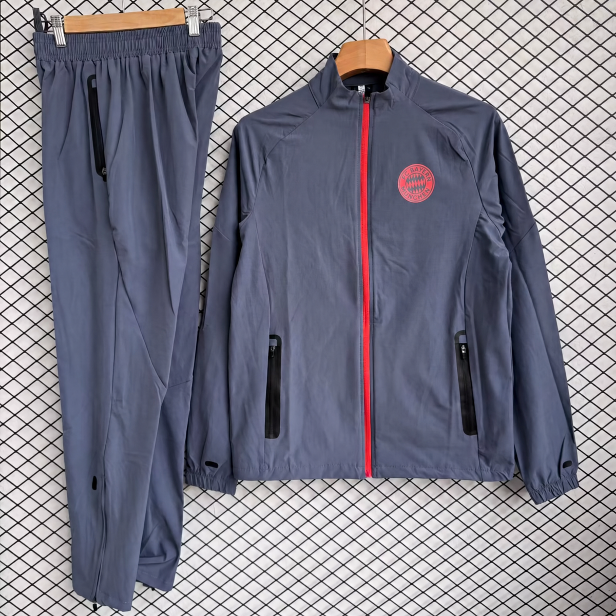 SURVÊTEMENT BAYERN MUNICH 25/26 GRIS FONCÉ