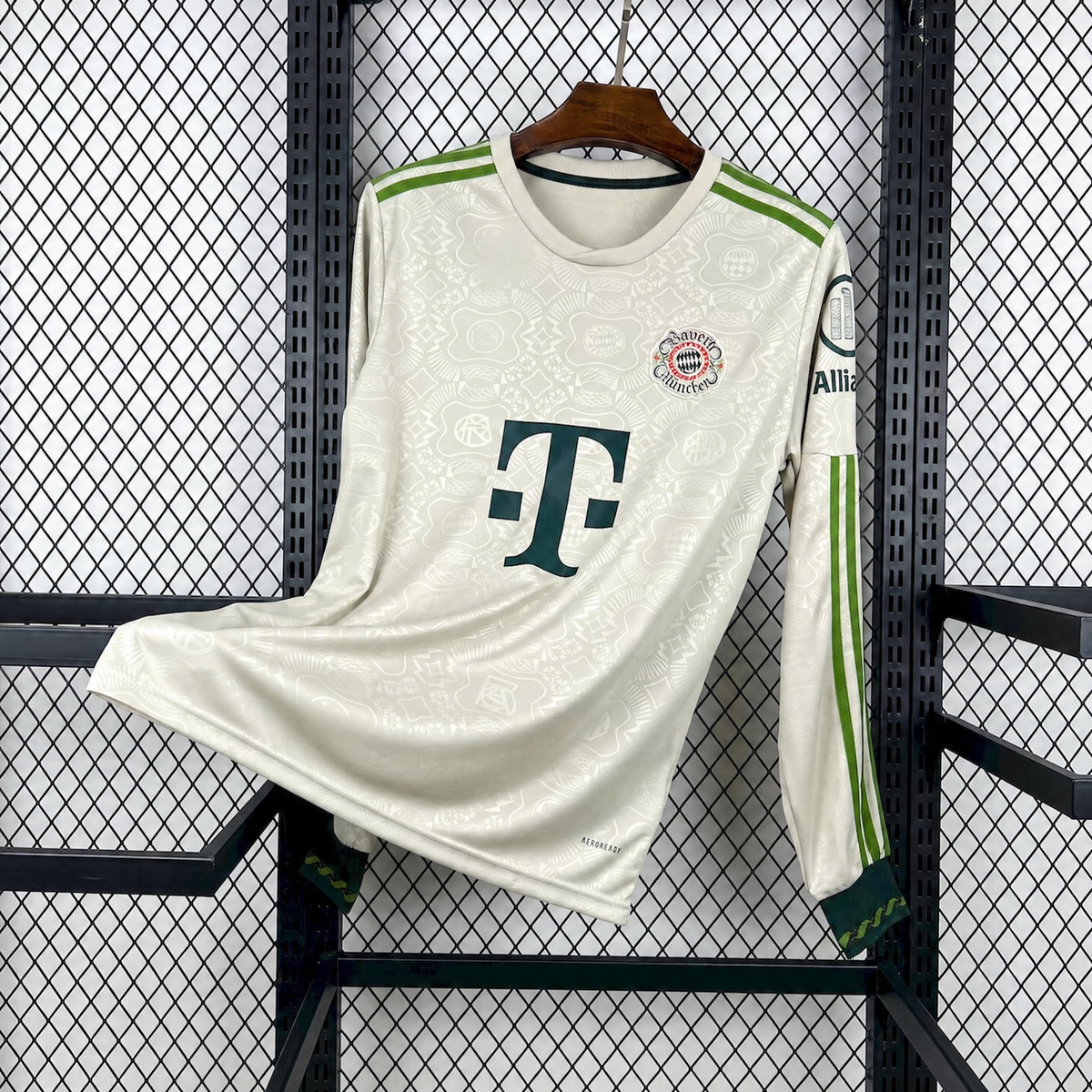 MAILLOT MANCHES LONGUES BAYERN MUNICH 25/26 EDITION OKTOBERFEST