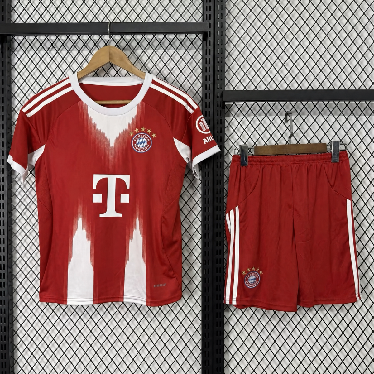 KIT ENFANT BAYERN MUNICH 25/26 DOMICILE