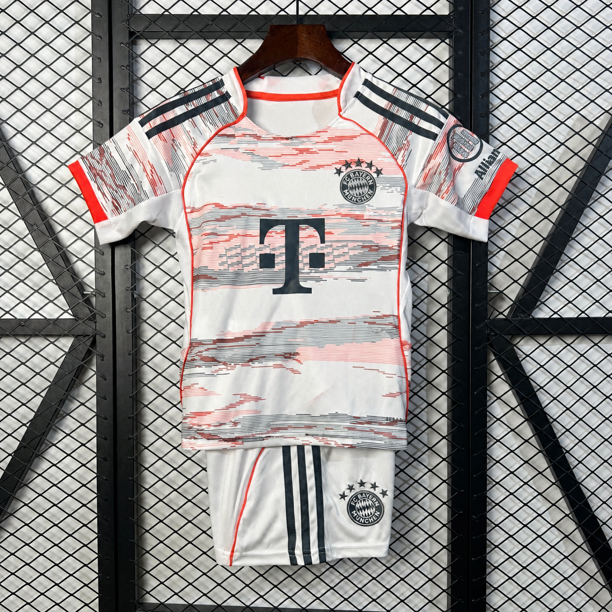 KIT ENFANT BAYERN MUNICH 25/26 EXTÉRIEUR