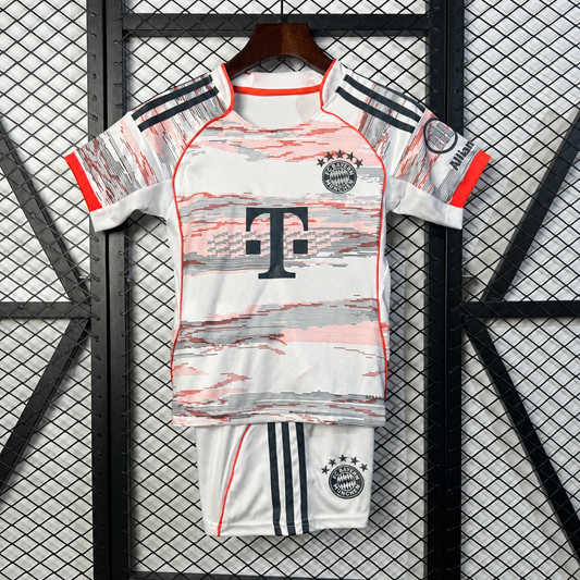KIT ENFANT BAYERN MUNICH 25/26 EXTÉRIEUR