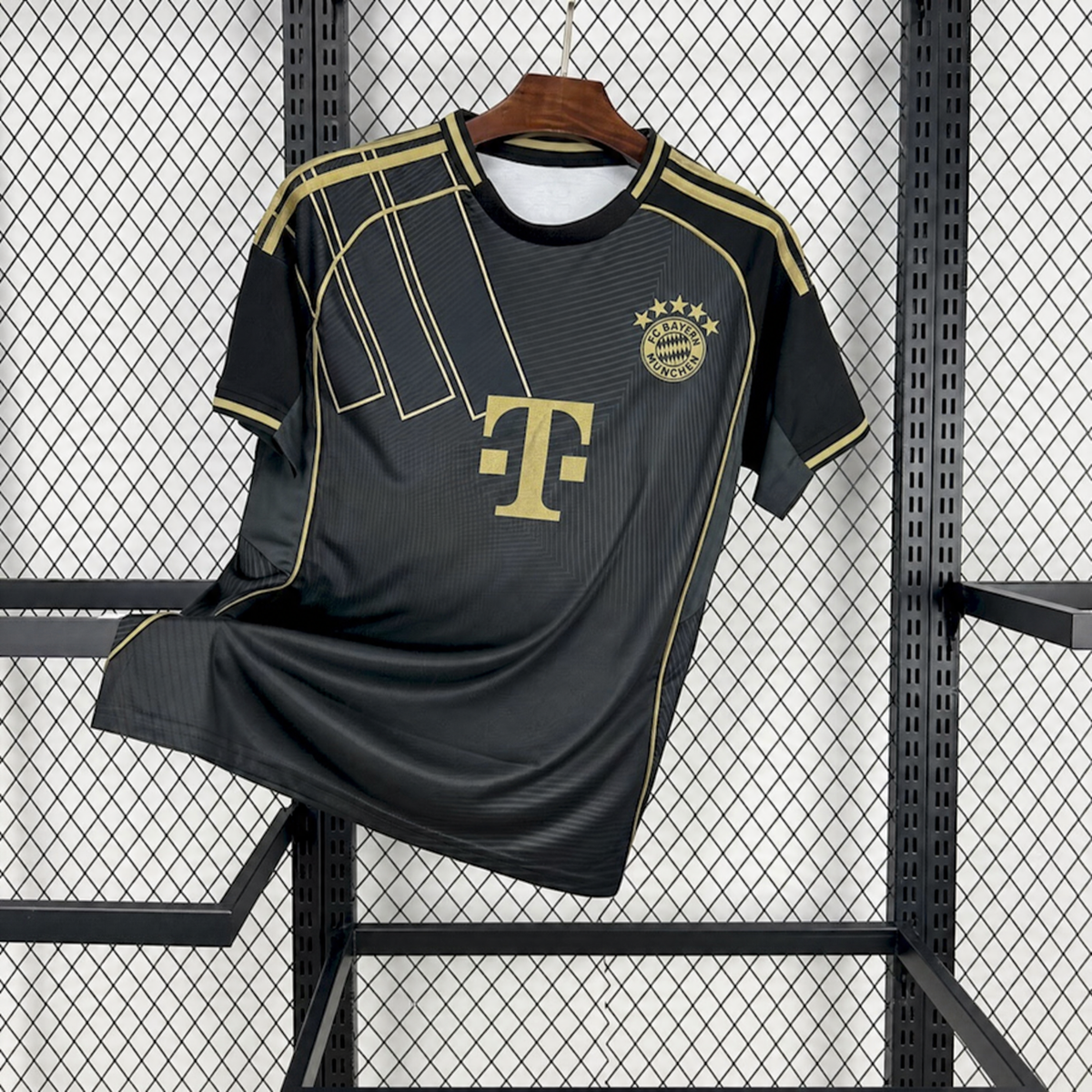 MAILLOT BAYERN MUNICH ÉDITION SPÉCIALE 25/26 BLACK GOLD