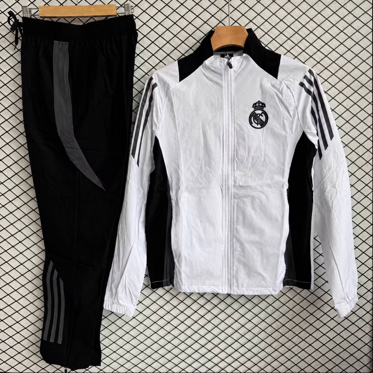 SURVÊTEMENT REAL MADRID 25/26 BLANC ET NOIR